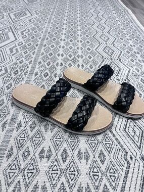Leather braided sandal